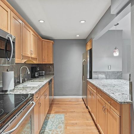 Modern Amenities Gas Fireplace Central Location Spokane Exterior photo