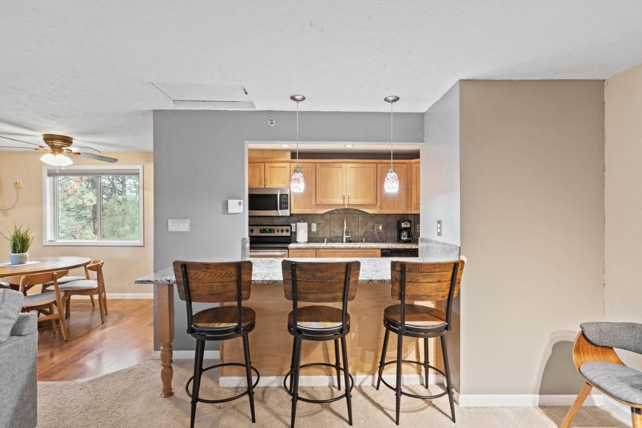 Modern Amenities Gas Fireplace Central Location Spokane Exterior photo