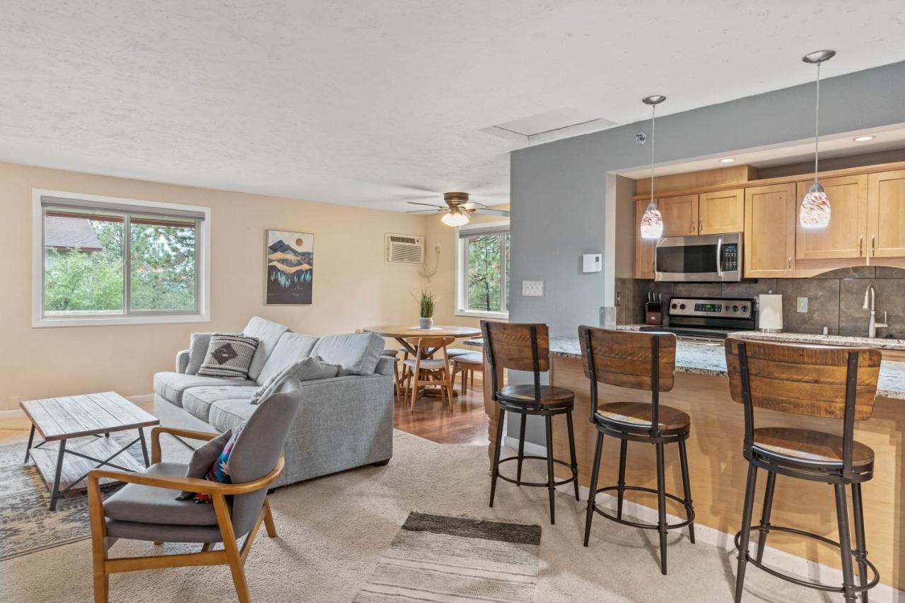 Modern Amenities Gas Fireplace Central Location Spokane Exterior photo