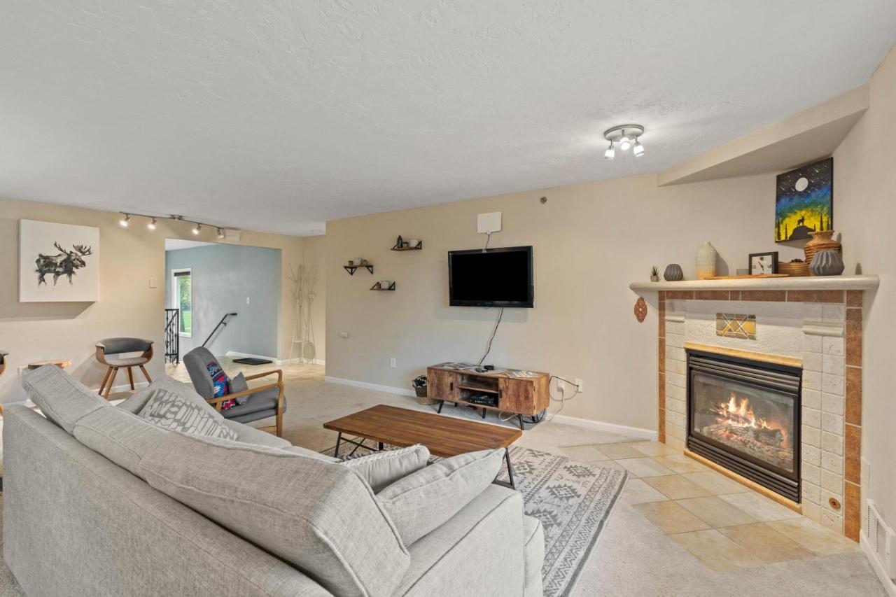 Modern Amenities Gas Fireplace Central Location Spokane Exterior photo