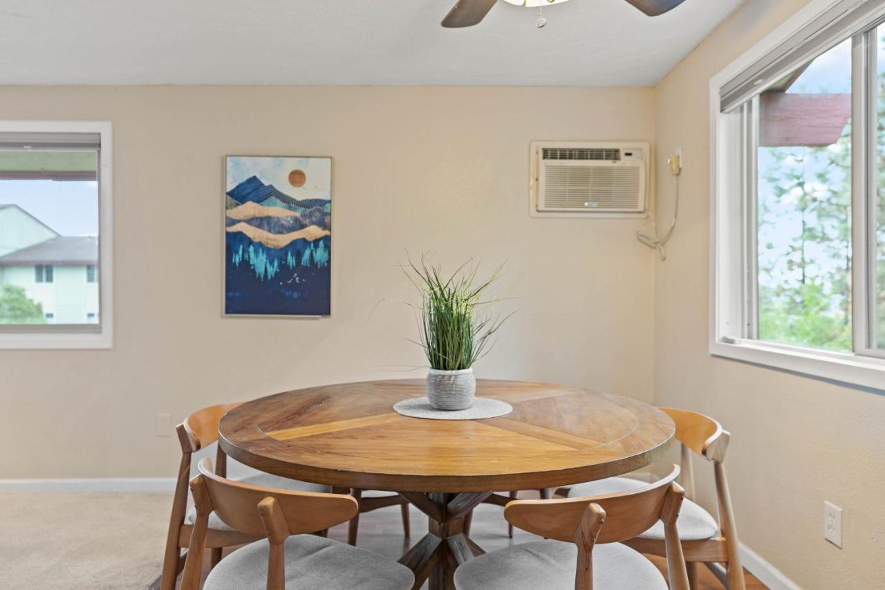 Modern Amenities Gas Fireplace Central Location Spokane Exterior photo