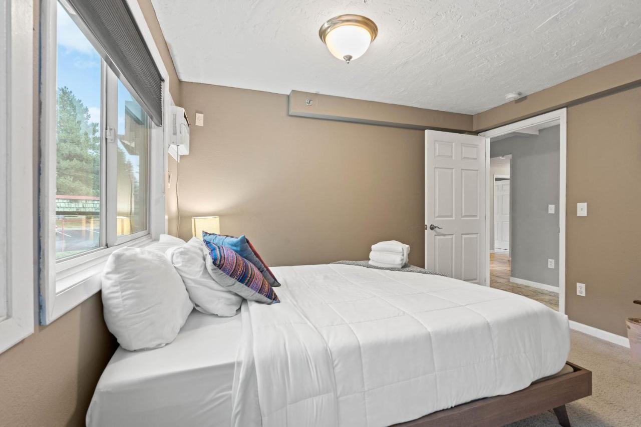 Modern Amenities Gas Fireplace Central Location Spokane Exterior photo