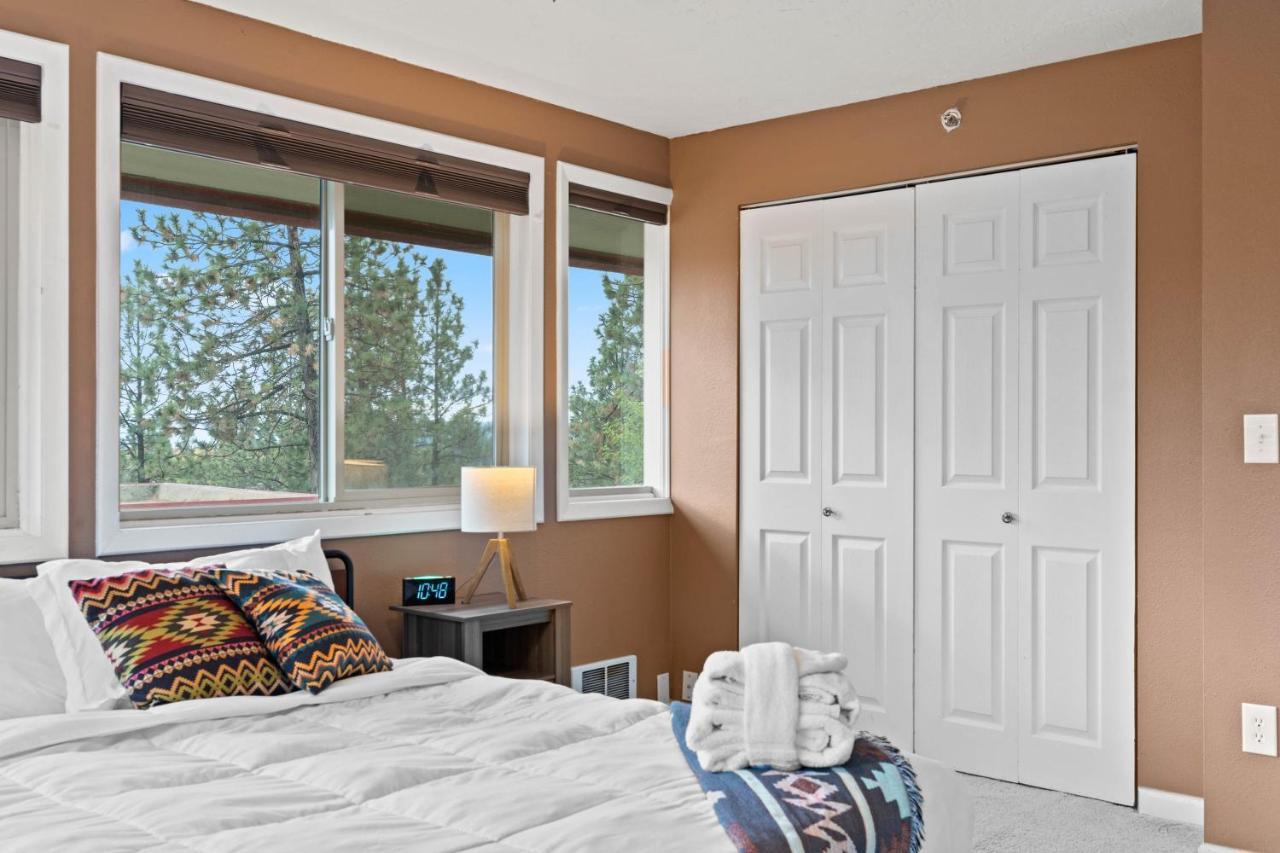 Modern Amenities Gas Fireplace Central Location Spokane Exterior photo