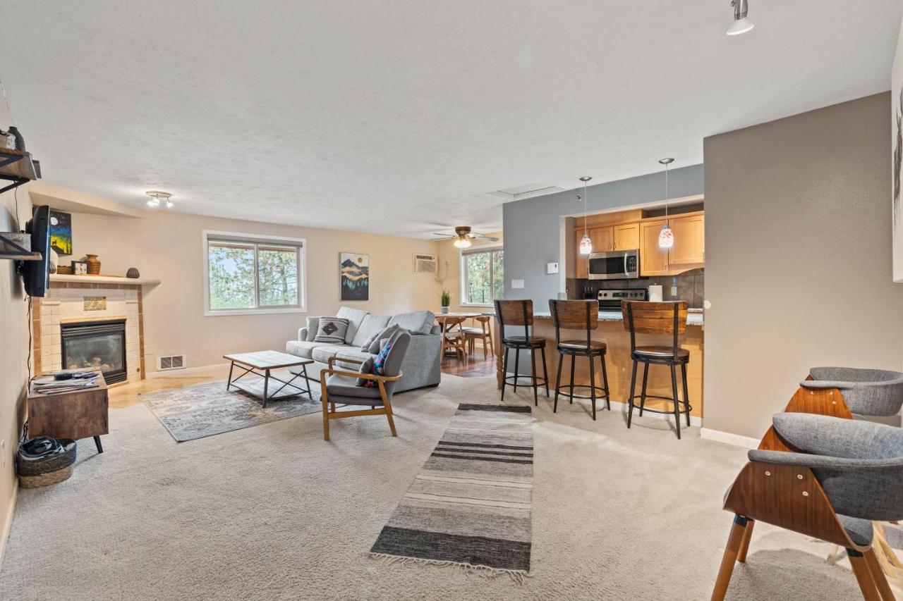 Modern Amenities Gas Fireplace Central Location Spokane Exterior photo