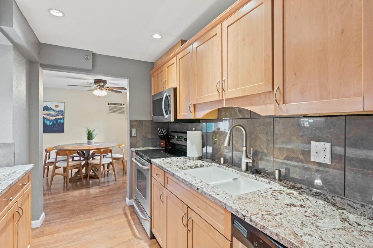 Modern Amenities Gas Fireplace Central Location Spokane Exterior photo