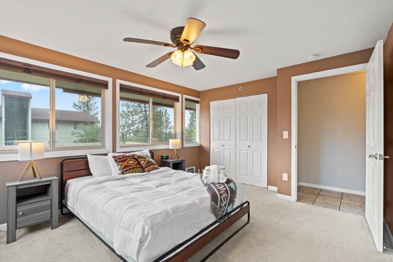 Modern Amenities Gas Fireplace Central Location Spokane Exterior photo